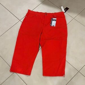 NWT sz 16 slimming Gloria Vanderbilt pants capri 967